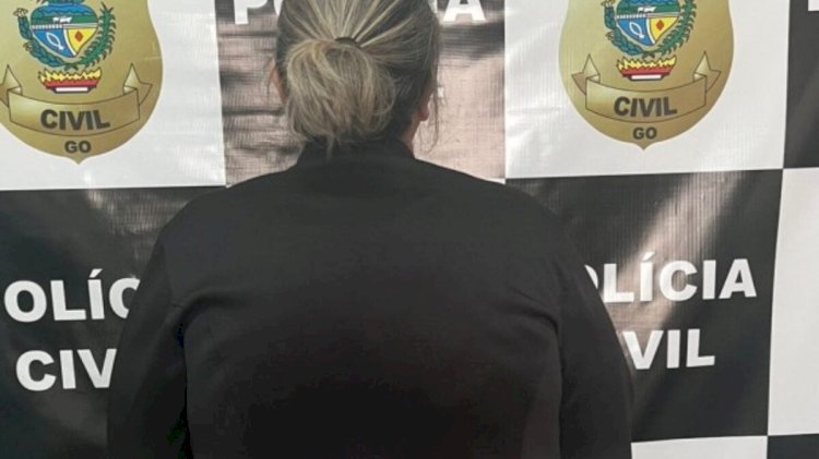 Ex-servidora municipal é presa por usar nomes de pessoas mortas para fraudar empréstimos em Goiás