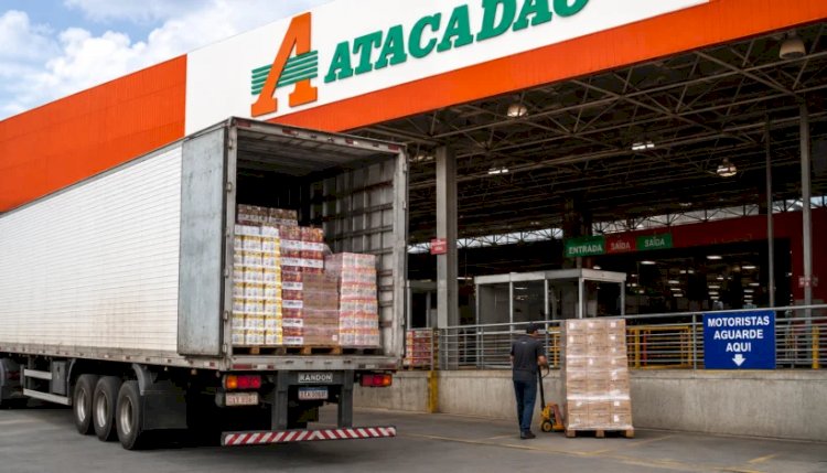 Caminhoneiros evitam fretes para grandes redes de supermercados devido a longas esperas em pátios