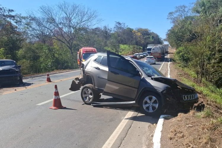 Acidente com quatro veículos deixa oito feridos na BR-153 em Uruaçu
