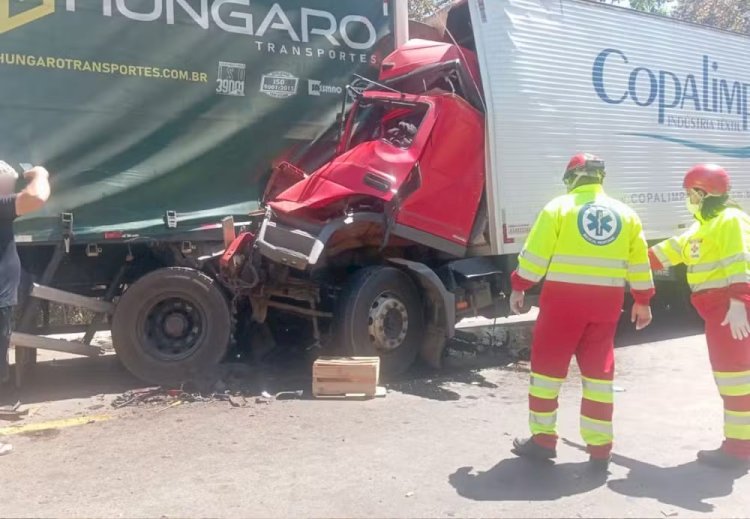 Acidente entre caminhões deixa três mortos na BR-153